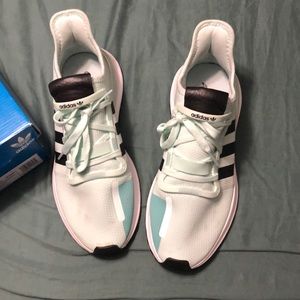 Like new Men’s Adidas Sneakers